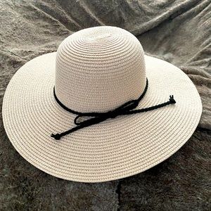 Blush floppy hat